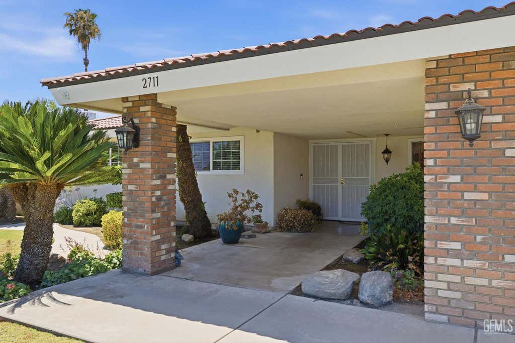 Photo of 2711 Carlisle Court, Bakersfield, CA 93309 (MLS # 202607068)