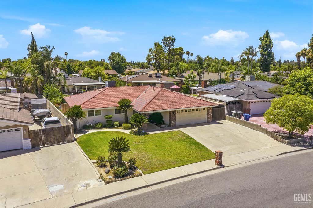 Photo of 2711 Carlisle Court, Bakersfield, CA 93309 (MLS # 202607068)