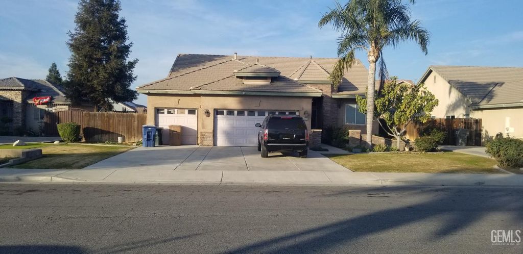 Photo of 2808 Crestline Falls Lane, Bakersfield, CA 93313 (MLS # 202601001)