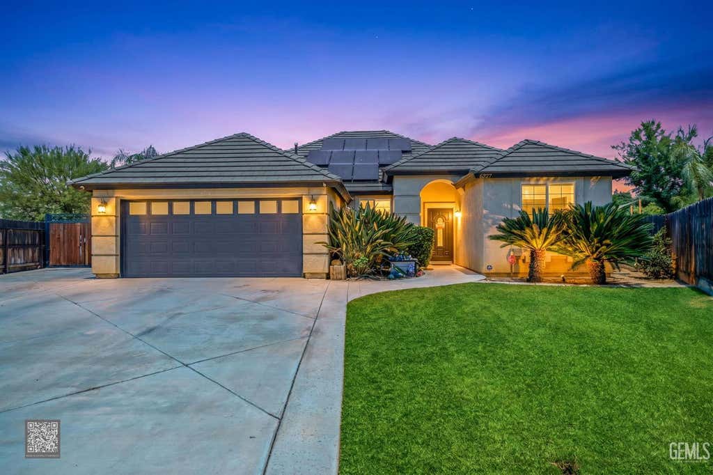 Photo of 6327 Ristow Court, Bakersfield, CA 93312 (MLS # 202606600)