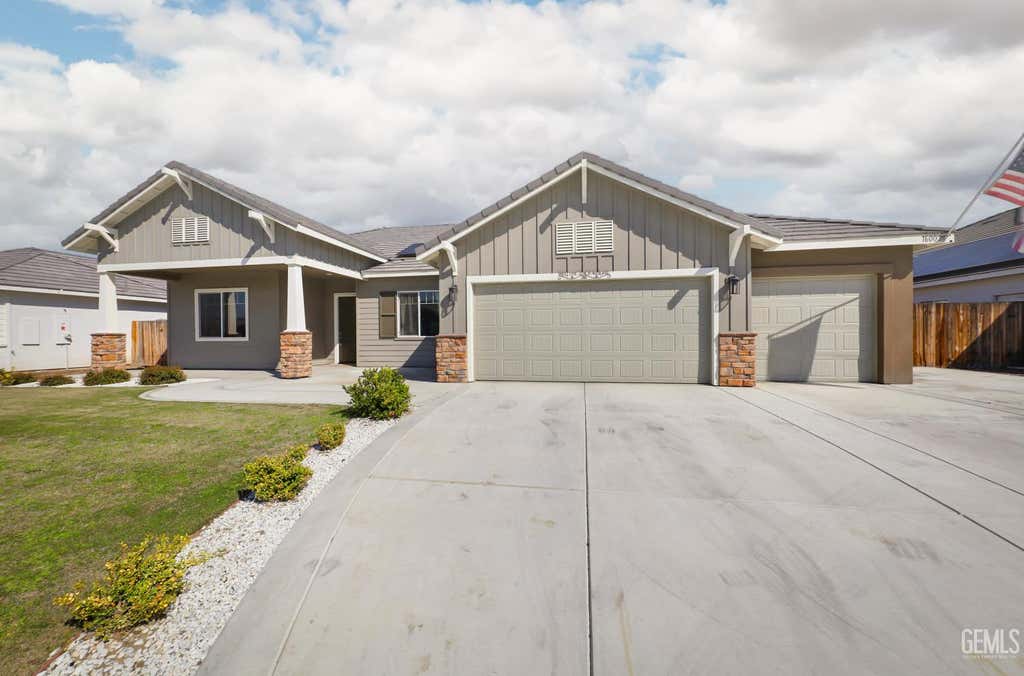 Photo of 16002 Canterbury Court, Bakersfield, CA 93314 (MLS # 202602129)