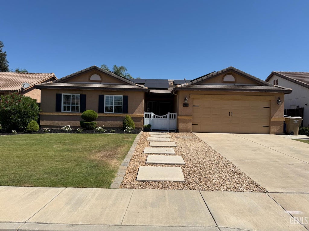 Photo of 12118 Midtowne DR, Bakersfield, CA 93312 (MLS # 202606116)