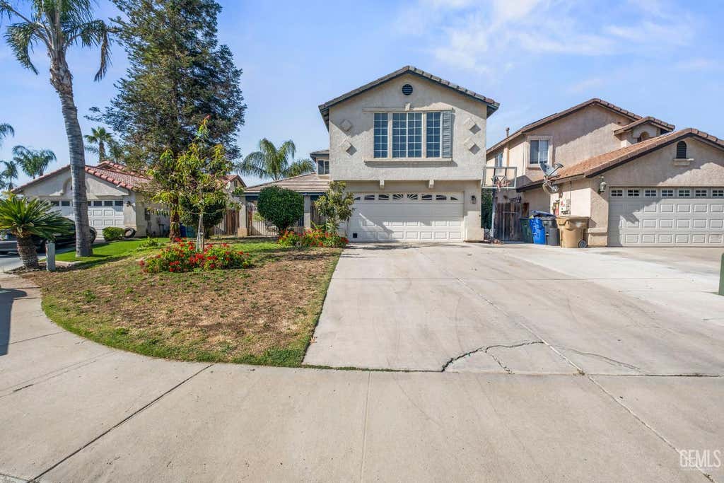 Photo of 6200 Trinidad Court, Bakersfield, CA 93313 (MLS # 202608518)