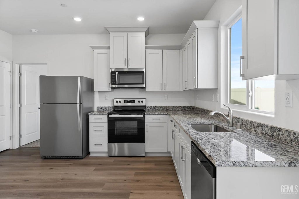 Photo of 7924 Blueberry Avenue, Bakersfield, CA 93313 (MLS # 202607138)