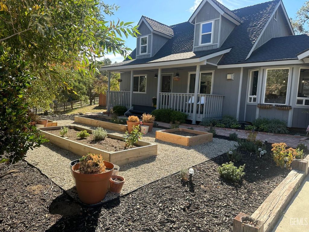 Photo of 25908 Bear Valley Road, Tehachapi, CA 93561 (MLS # 202603488)