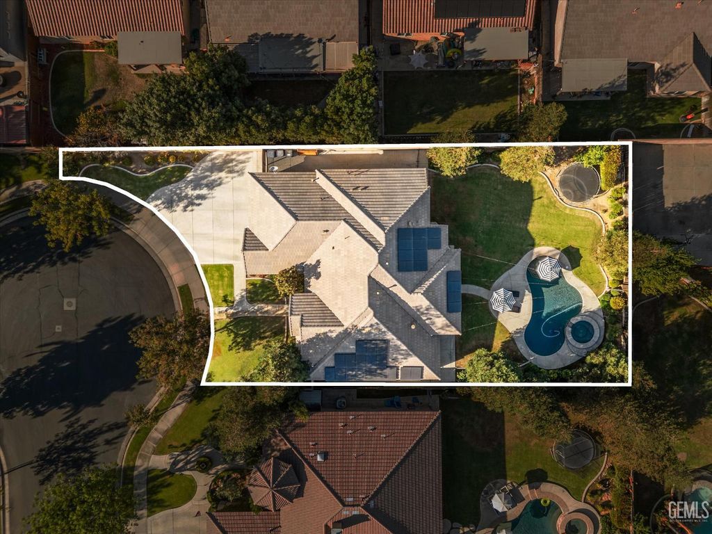 Photo of 6010 Inverwood Drive, Bakersfield, CA 93314 (MLS # 202511226)