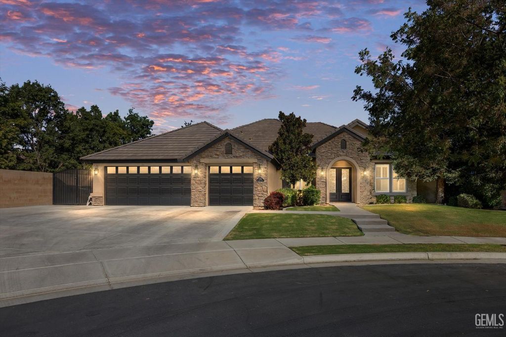 Photo of 6010 Inverwood Drive, Bakersfield, CA 93314 (MLS # 202511226)