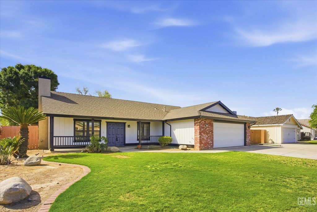 Photo of 11513 Jenlee Avenue, Bakersfield, CA 93312 (MLS # 202602921)