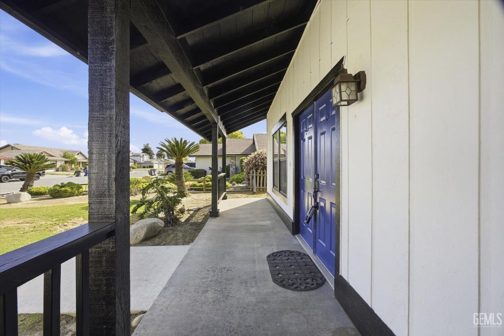 Photo of 11513 Jenlee Avenue, Bakersfield, CA 93312 (MLS # 202602921)