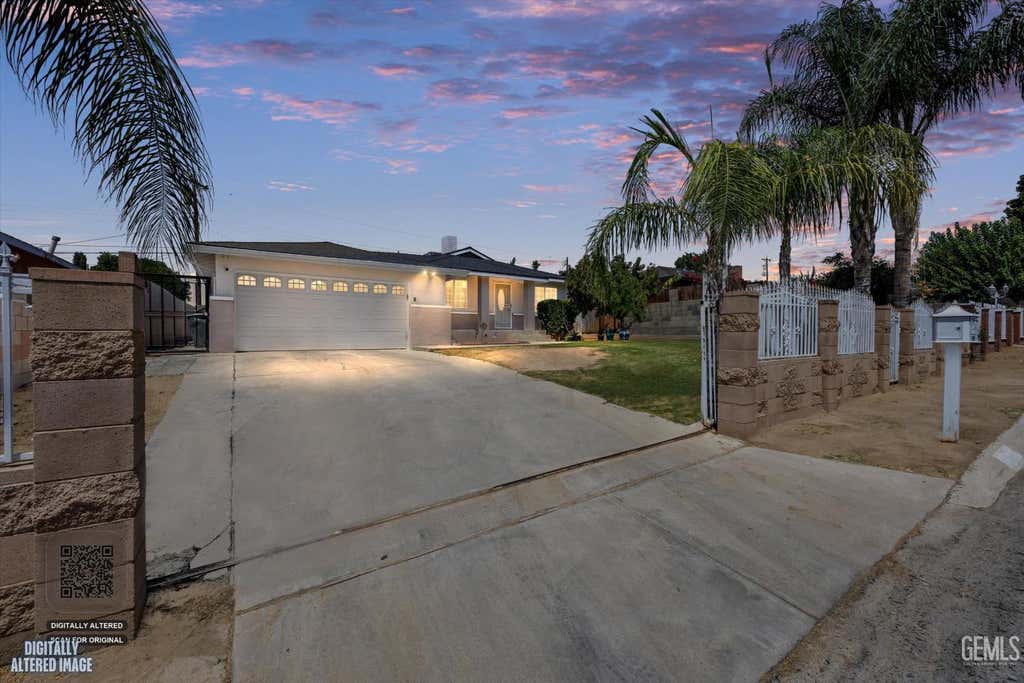 Photo of 2308 Tangerine Street, Bakersfield, CA 93306 (MLS # 202608580)