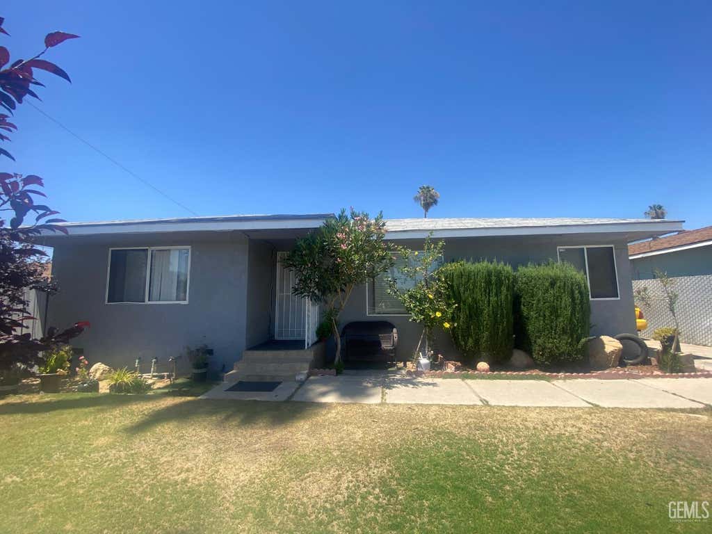 Photo of 3120 Center Street, Bakersfield, CA 93306 (MLS # 202607107)