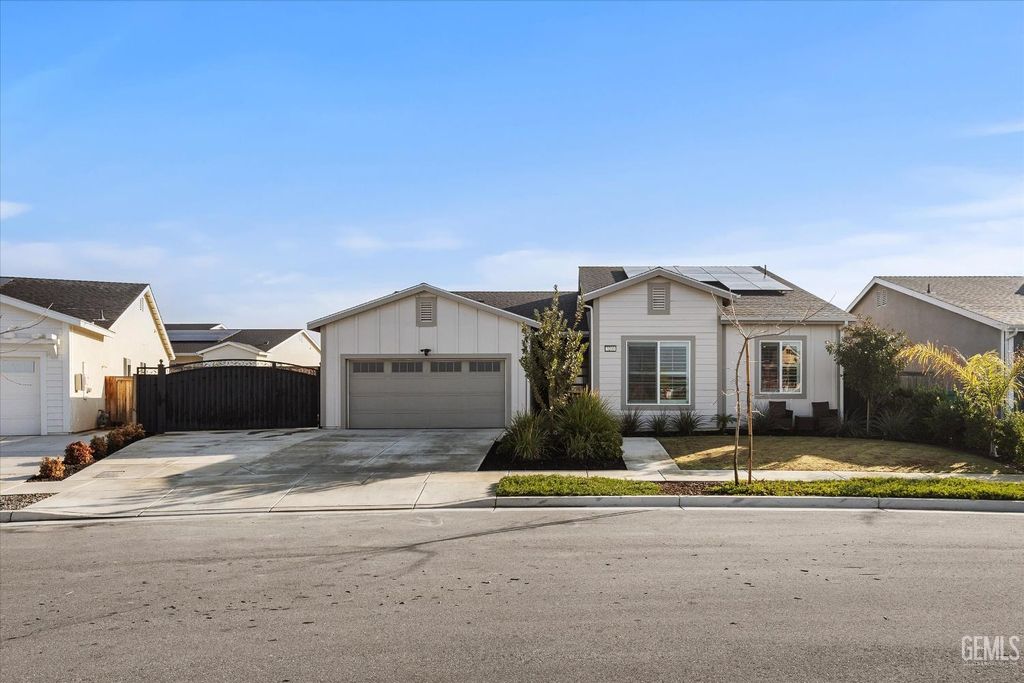 Photo of 3206 Spruce Park Way, Shafter, CA 93263 (MLS # 202600556)