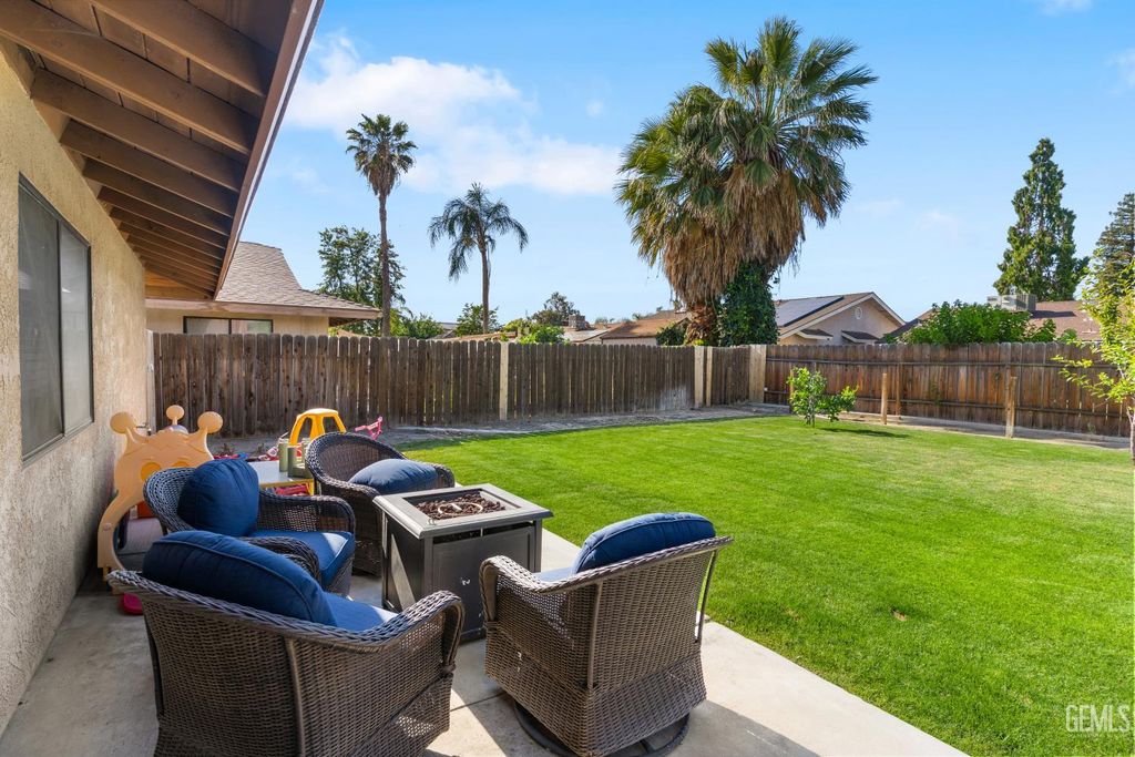 Photo of 4324 Sugar Cane Avenue, Bakersfield, CA 93313 (MLS # 202605794)