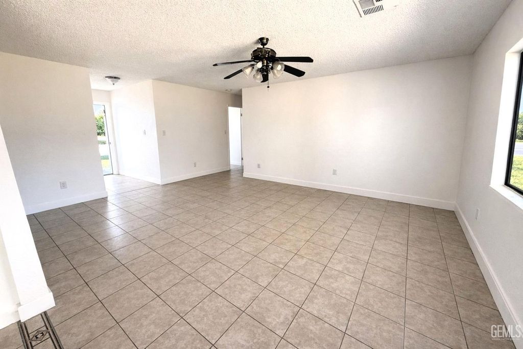 Photo of 7601 Letty Avenue, Lamont, CA 93241 (MLS # 202600372)