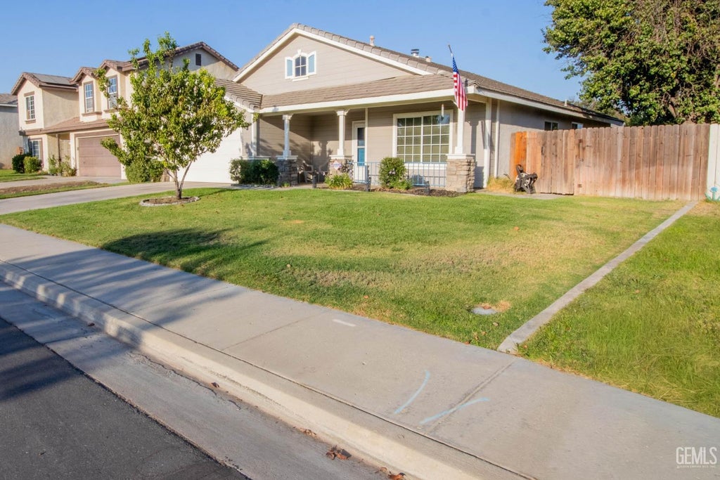 Photo of 5800 California Spring Drive, Bakersfield, CA 93313 (MLS # 202610157)