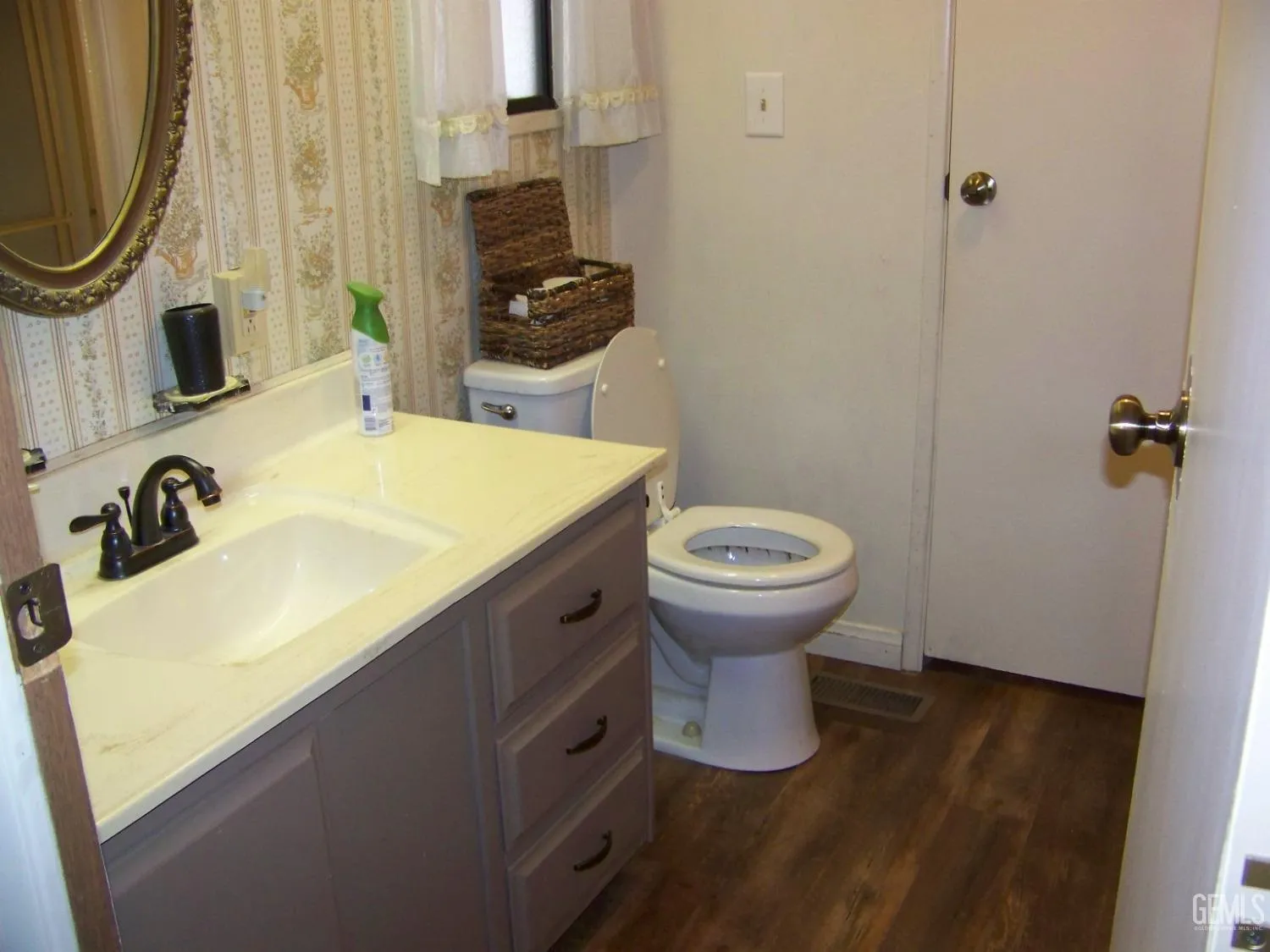 Bakersfield, California 93301, United States, 2 Bedrooms Bedrooms, ,2 BathroomsBathrooms,Residential,Active,90390