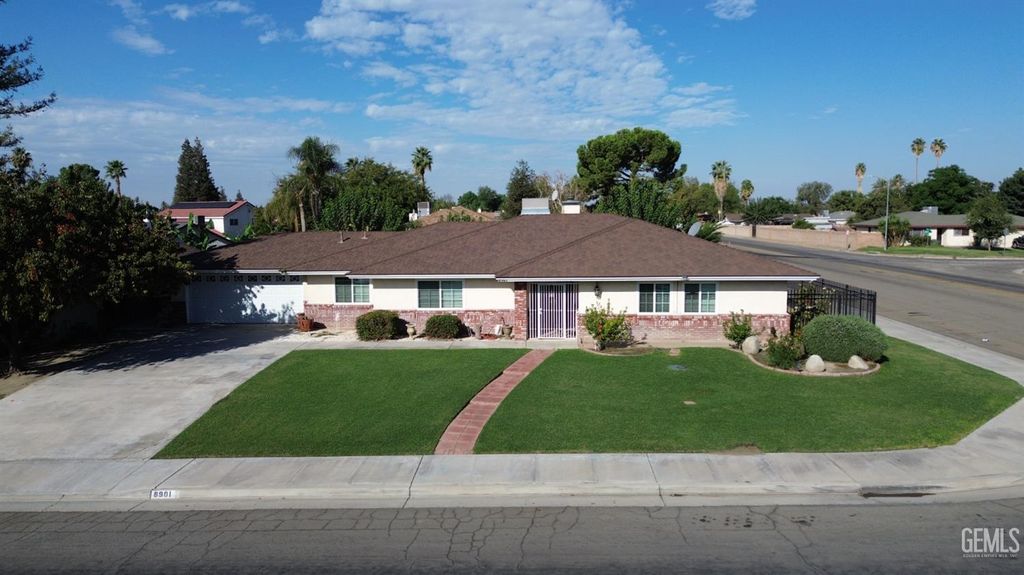 Photo of 8901 Tillson Way, Bakersfield, CA 93307 (MLS # 202510967)