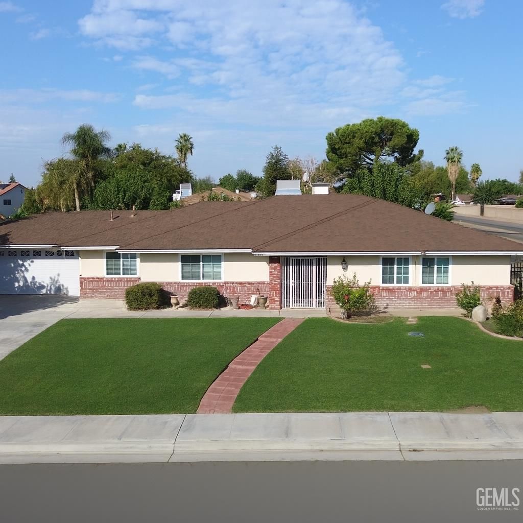 Photo of 8901 Tillson Way, Bakersfield, CA 93307 (MLS # 202510967)