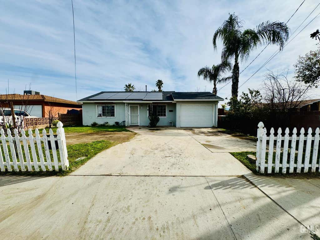 Photo of 601 Mount Vernon Avenue, Bakersfield, CA 93307 (MLS # 202601748)