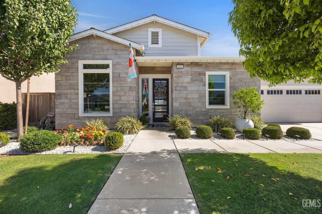 Photo of 9413 Glenwood Springs Lane, Shafter, CA 93263 (MLS # 202610207)