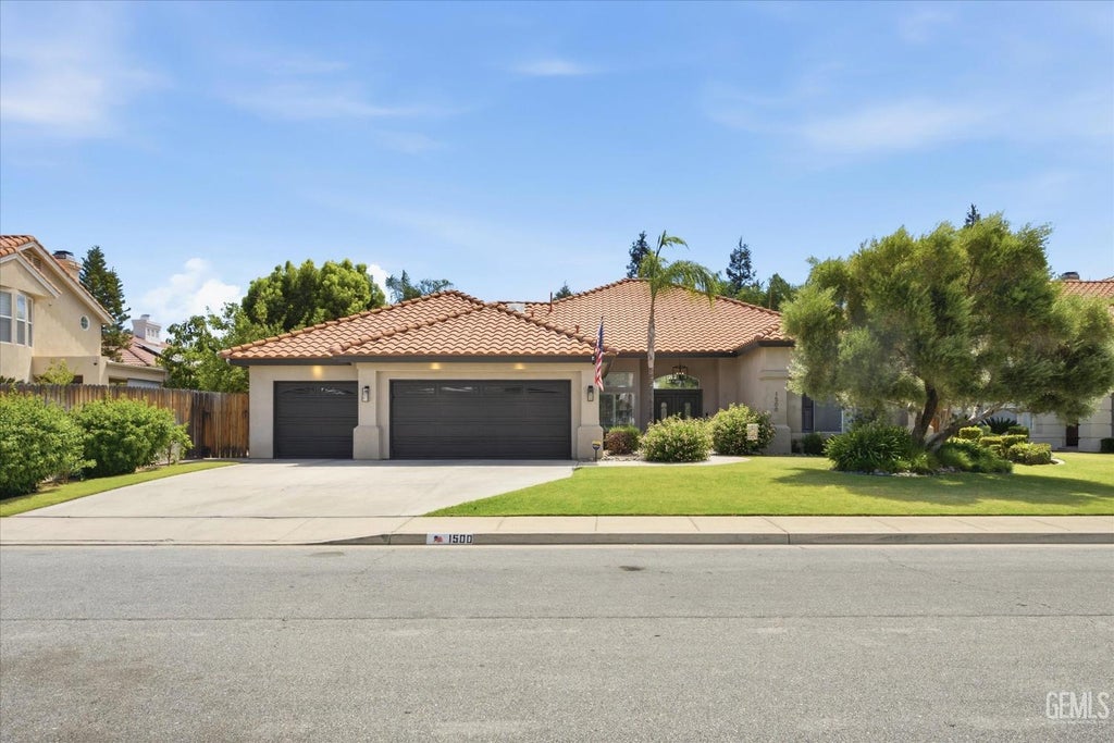 Photo of 1500 Wedgewood Drive, Bakersfield, CA 93311 (MLS # 202607530)
