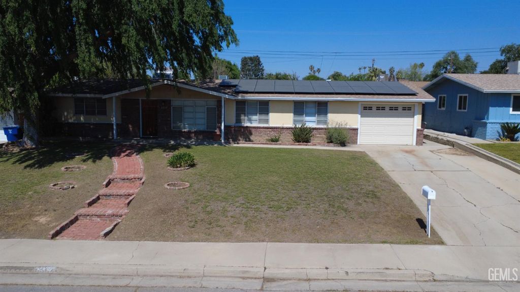 Photo of 2718 Blade Avenue, Bakersfield, CA 93306 (MLS # 202603212)