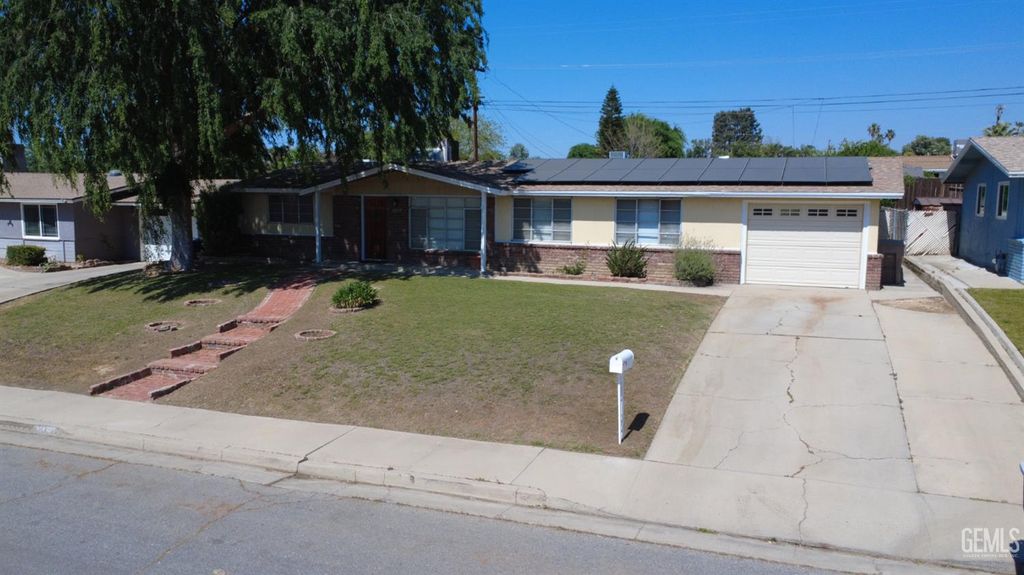 Photo of 2718 Blade Avenue, Bakersfield, CA 93306 (MLS # 202603212)