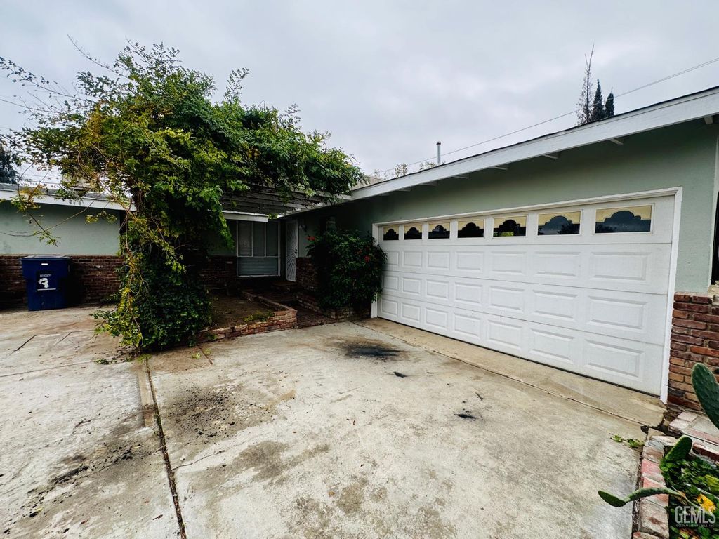Photo of 9 Dunlap Street, Bakersfield, CA 93309 (MLS # 202512710)