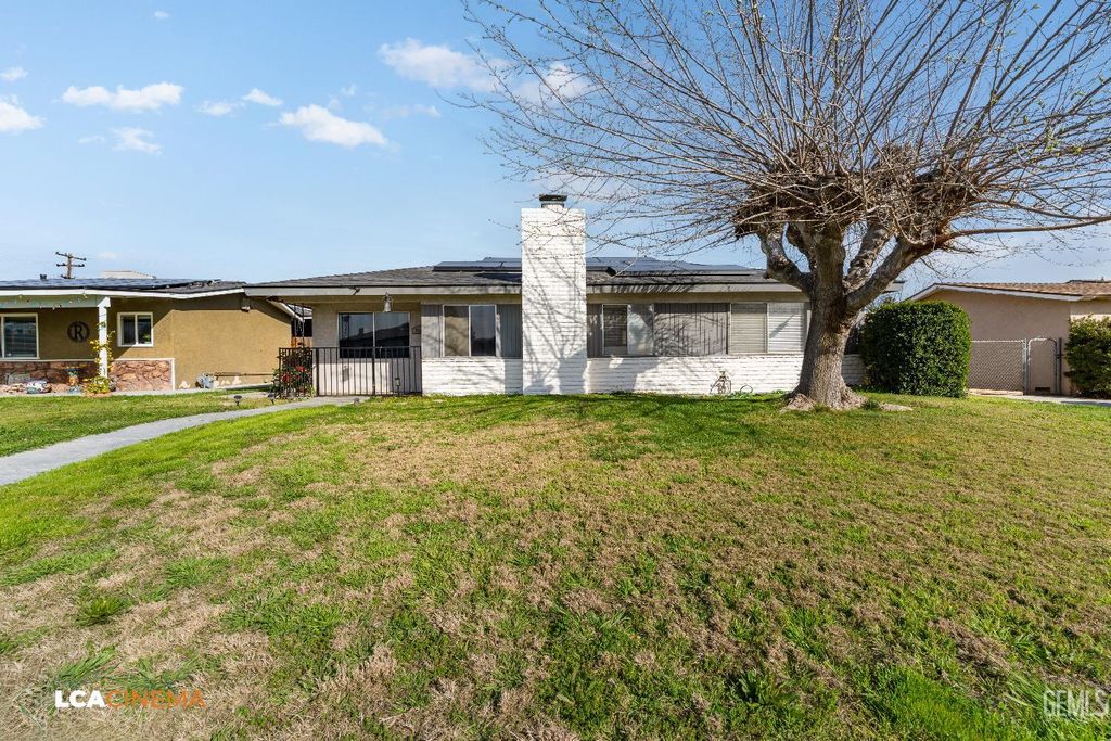 Photo of 3100 Leonard Street, Bakersfield, CA 93304 (MLS # 202602076)