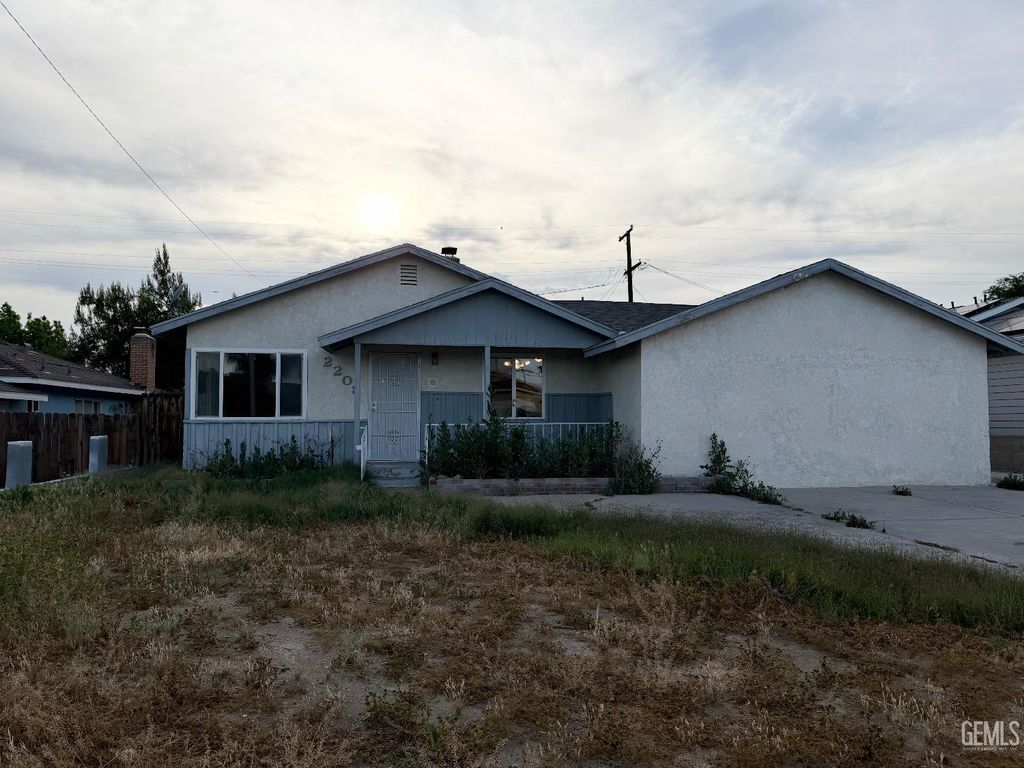 Photo of 2208 Valencia Drive, Bakersfield, CA 93306 (MLS # 202603654)