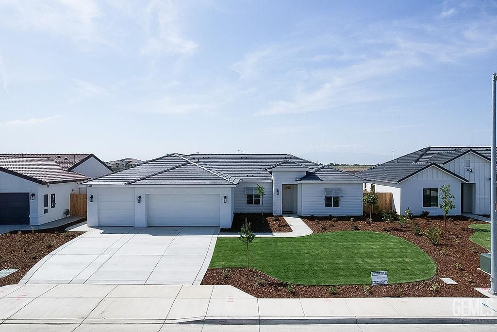 Photo of 16803 Chloe Court, Bakersfield, CA 93314 (MLS # 202511012)