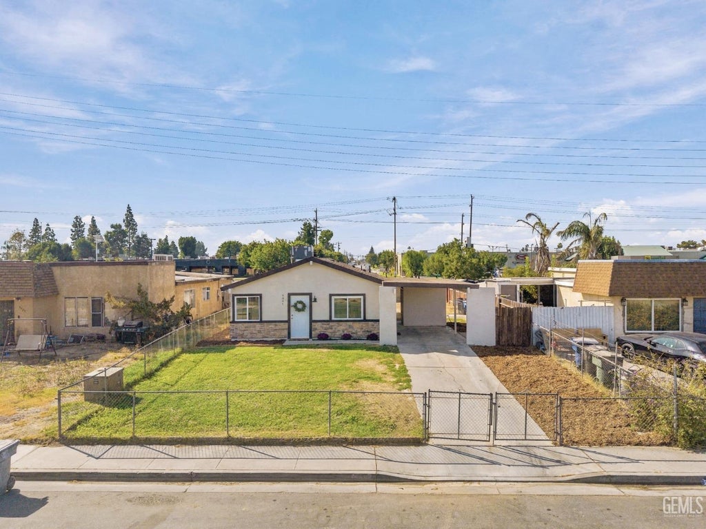 Photo of 5001 Lawrence Court, Bakersfield, CA 93309 (MLS # 202610309)