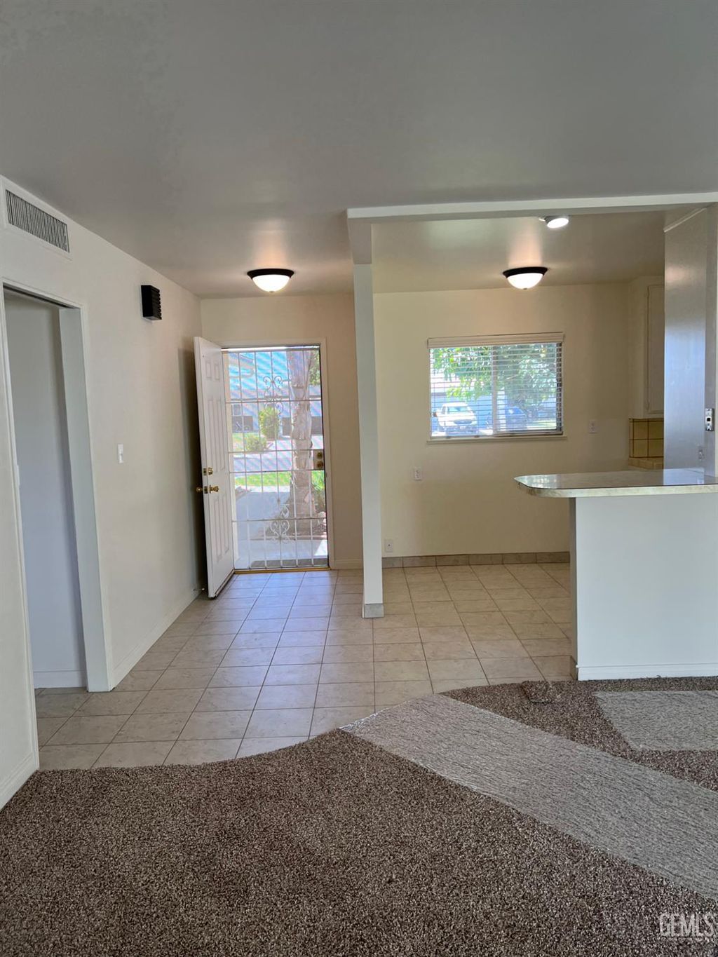 Photo of 912 Monna Avenue, Bakersfield, CA 93308 (MLS # 202510784)