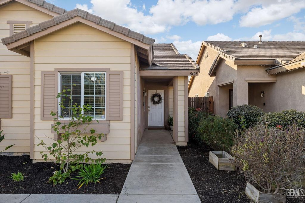 Photo of 5425 Coastal Wind Street, Bakersfield, CA 93312 (MLS # 202601077)