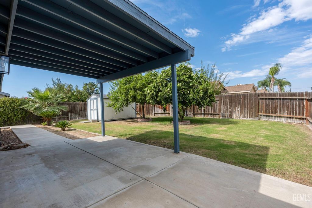 Photo of 5124 Canyon Peak Dr Dr, Bakersfield, CA 93307 (MLS # 202510997)