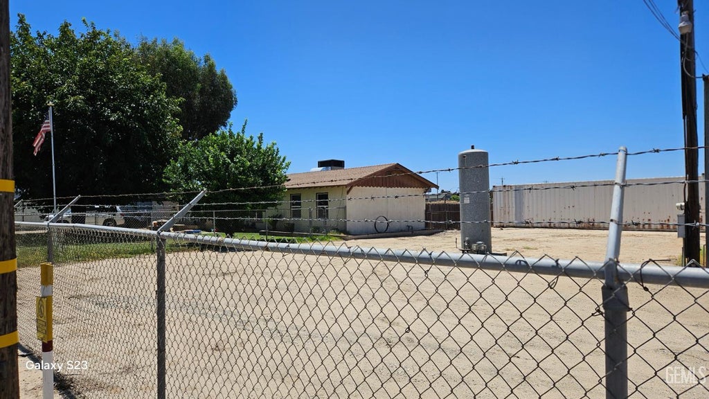 Photo of 2631 Henry Lane, Bakersfield, CA 93308 (MLS # 202610273)