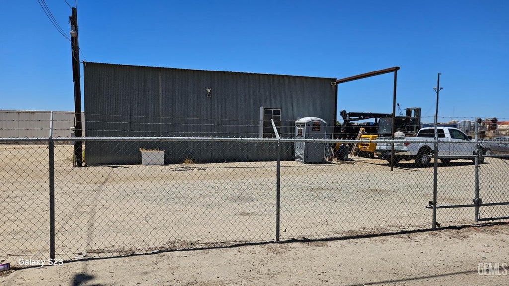 Photo of 2631 Henry Lane, Bakersfield, CA 93308 (MLS # 202610273)