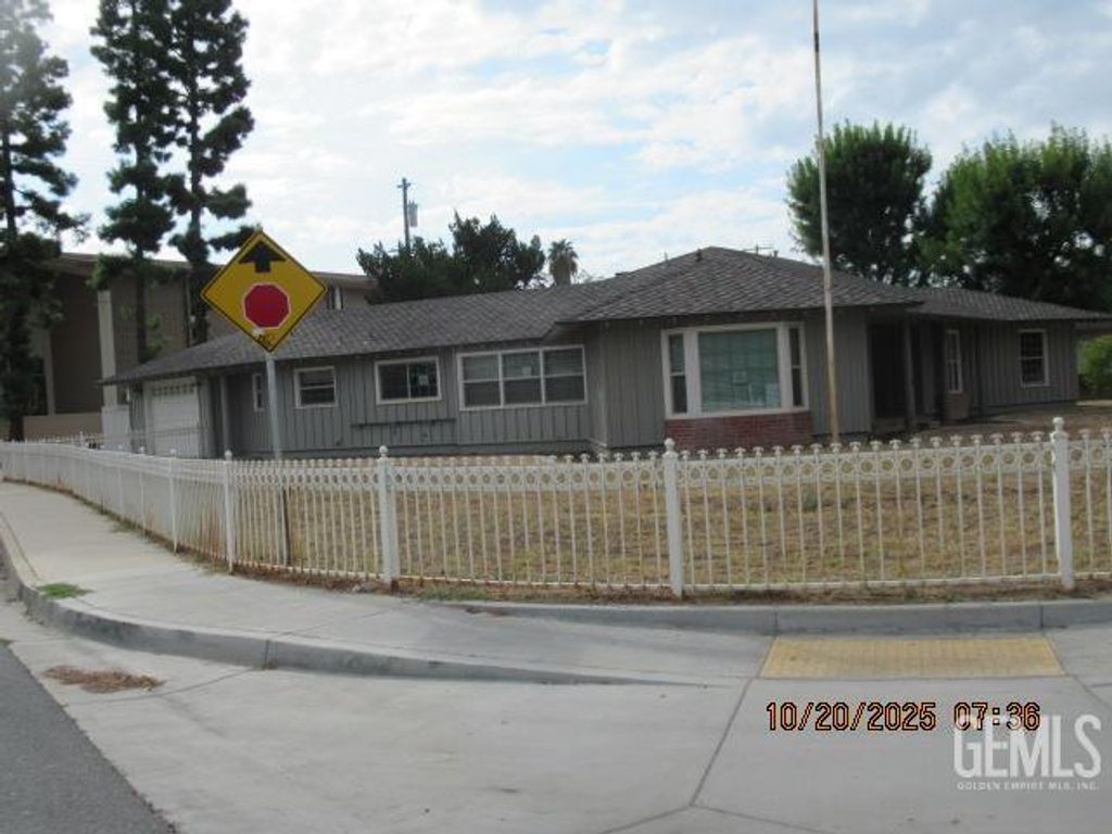 Photo of 916 Oak Ave Ave, Wasco, CA 93280 (MLS # 202511208)
