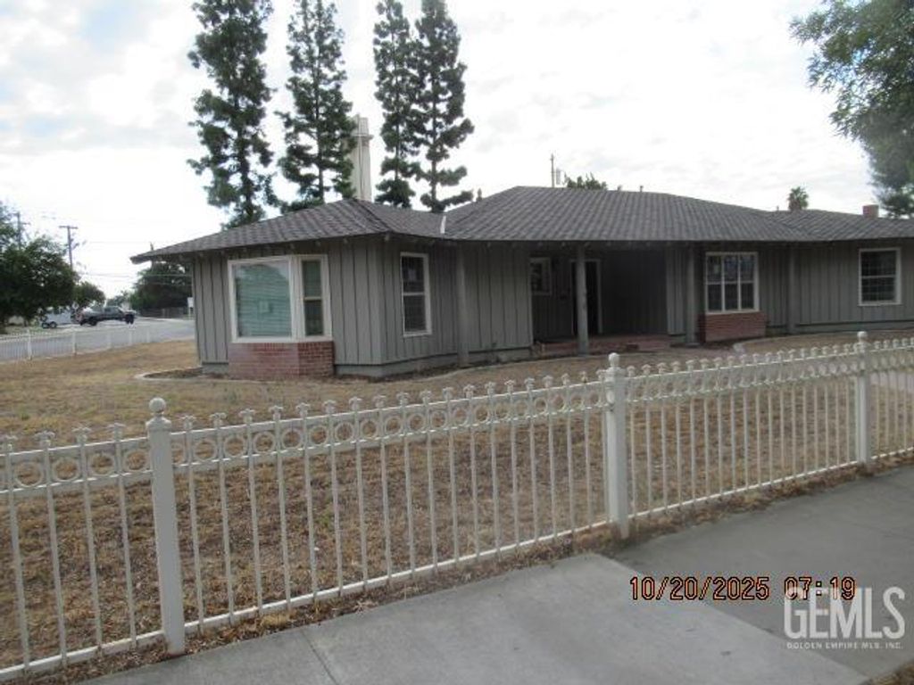 Photo of 916 Oak Ave Ave, Wasco, CA 93280 (MLS # 202511208)