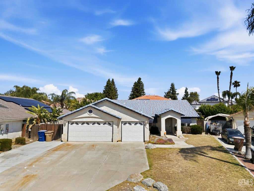 Photo of 6410 Spring Ridge Drive, Bakersfield, CA 93313 (MLS # 202604692)