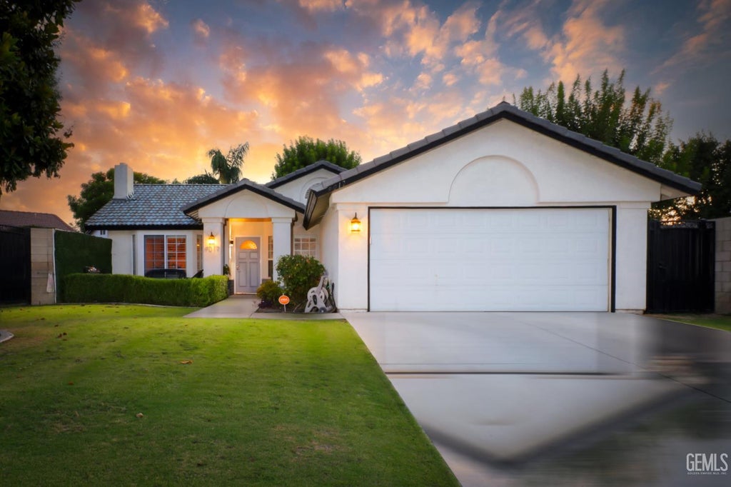 Photo of 9017 Caymus Court, Bakersfield, CA 93312 (MLS # 202608980)