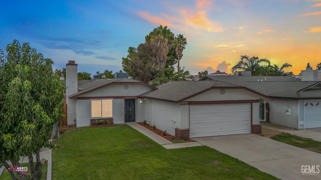 Photo of 6717 Peggy Way, Bakersfield, CA 93307 (MLS # 202510435)