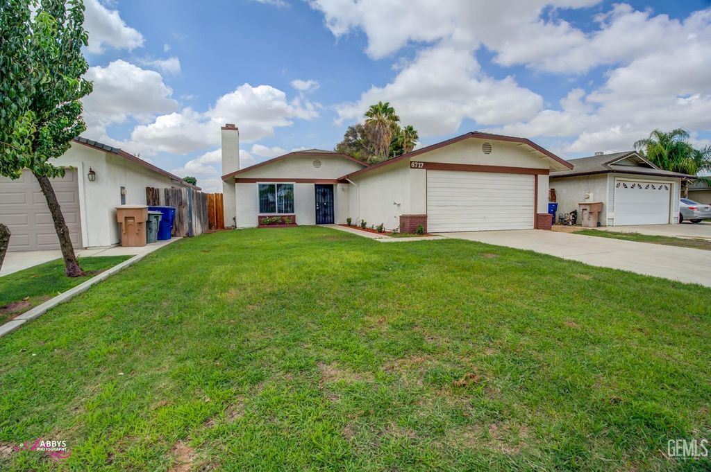 Photo of 6717 Peggy Way, Bakersfield, CA 93307 (MLS # 202510435)