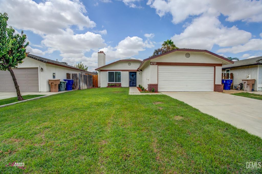 Photo of 6717 Peggy Way, Bakersfield, CA 93307 (MLS # 202510435)