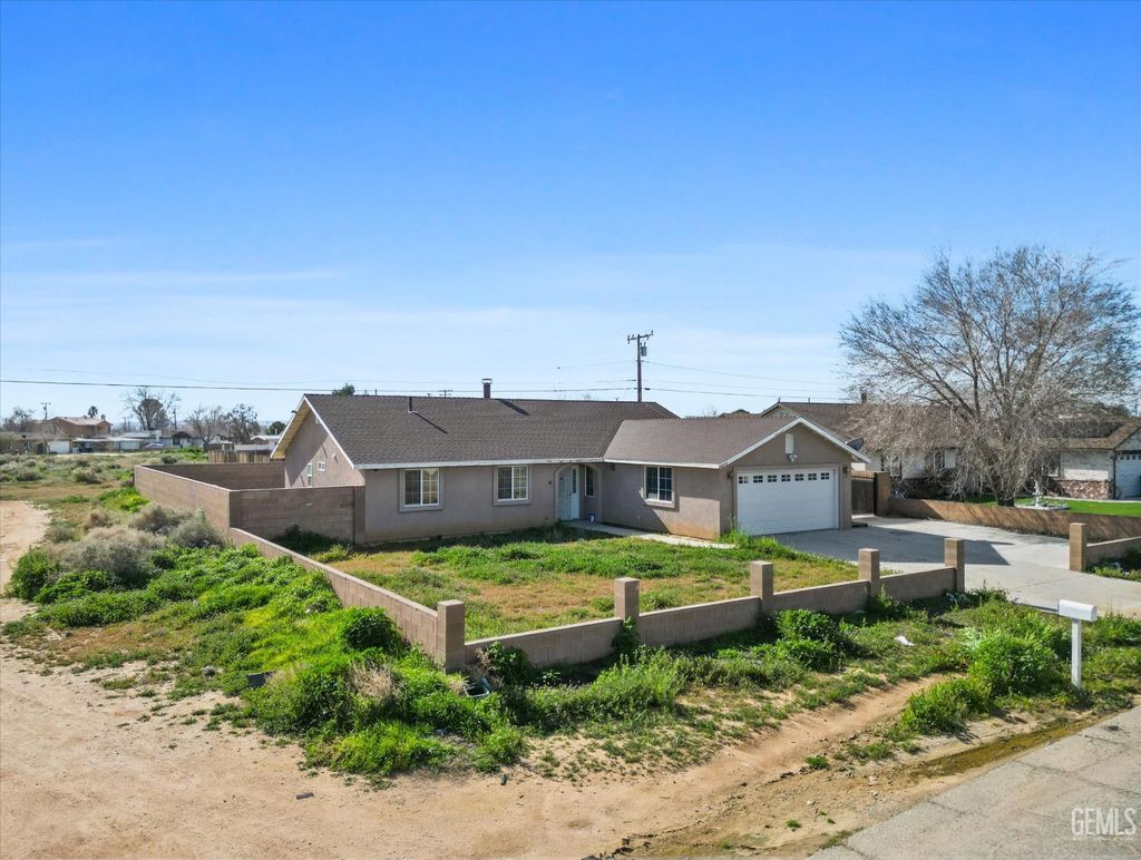 Photo of 8572 Ironwood Avenue, California City, CA 93505 (MLS # 202602306)