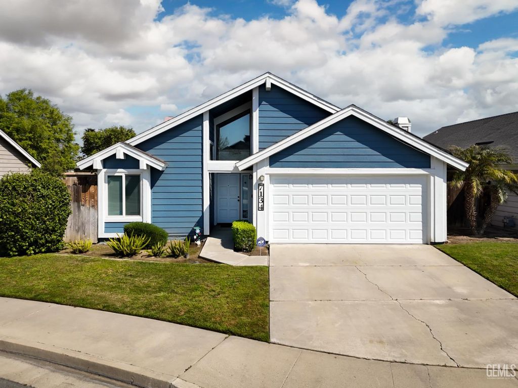 Photo of 7134 Hanover Circle, Bakersfield, CA 93309 (MLS # 202602560)