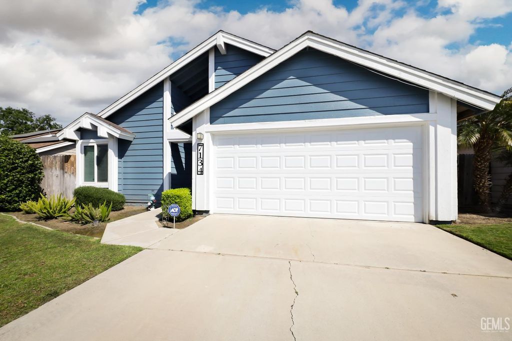 Photo of 7134 Hanover Circle, Bakersfield, CA 93309 (MLS # 202602560)