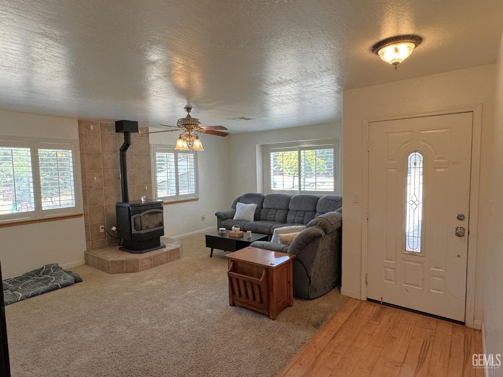 Photo of 22477 Zurich Drive, Tehachapi, CA 93561 (MLS # 202603498)