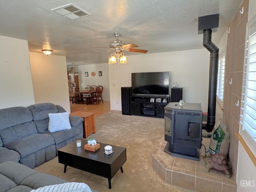Photo of 22477 Zurich Drive, Tehachapi, CA 93561 (MLS # 202603498)