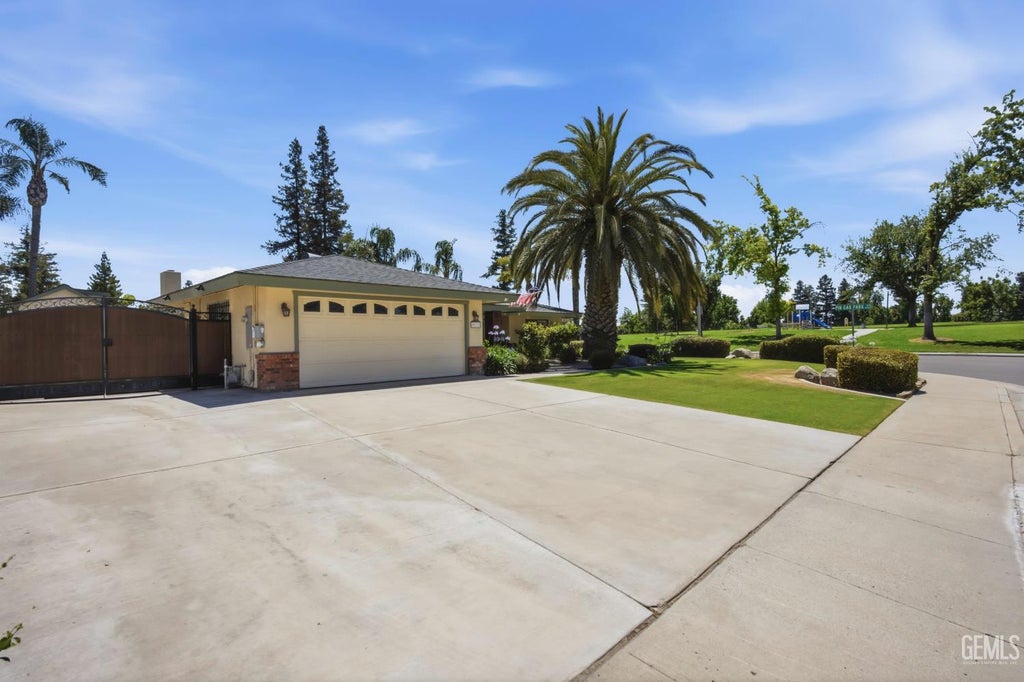 Photo of 9113 Bear Creek Road, Bakersfield, CA 93311 (MLS # 202609571)